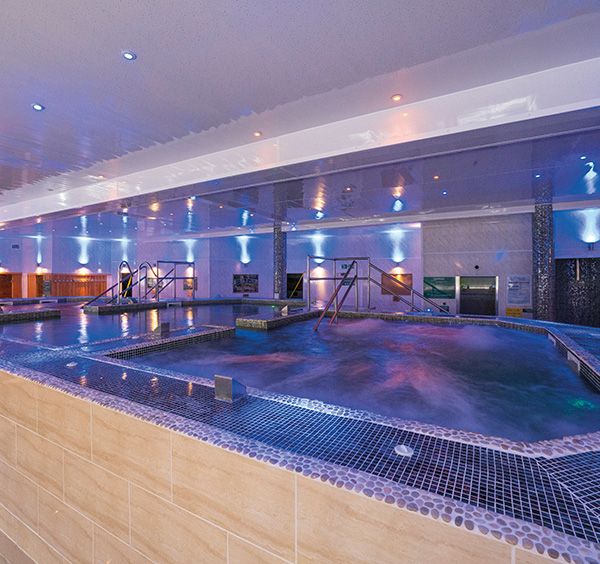 Spa 3 manor resort spa hydro pools and spa baths